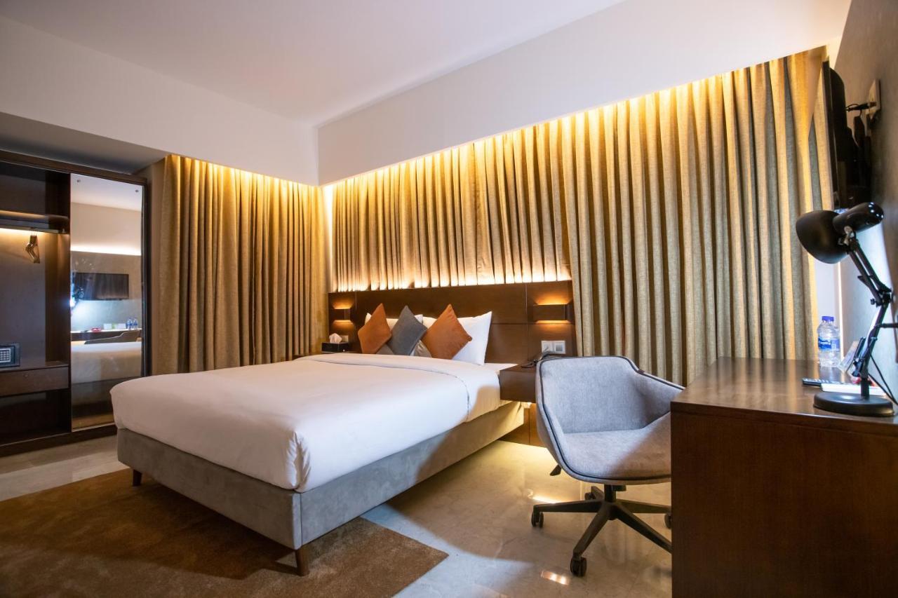 Jatra Flagship Chattogram City Centre شيتاغونغ المظهر الخارجي الصورة